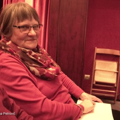 Vida z listino F1 FZS v naročju