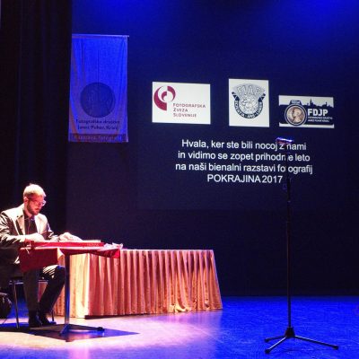 Zaključna skladba in vabilo na naslednjo bienalno razstavo fotografij POKRAJINA 2017.