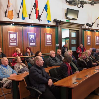 Obiskovalci prihajajo